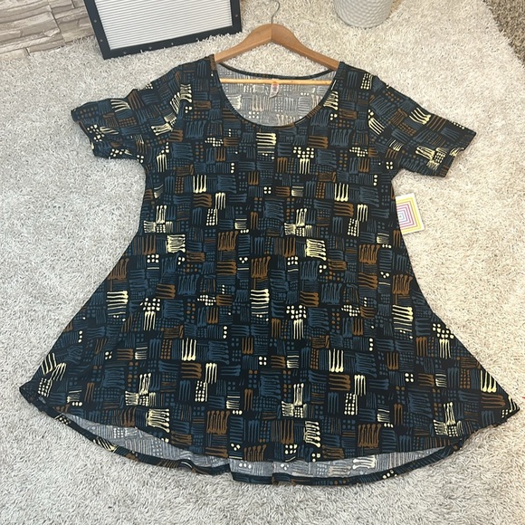 Lularoe pattern Perfect Tee. - Picture 5 of 12